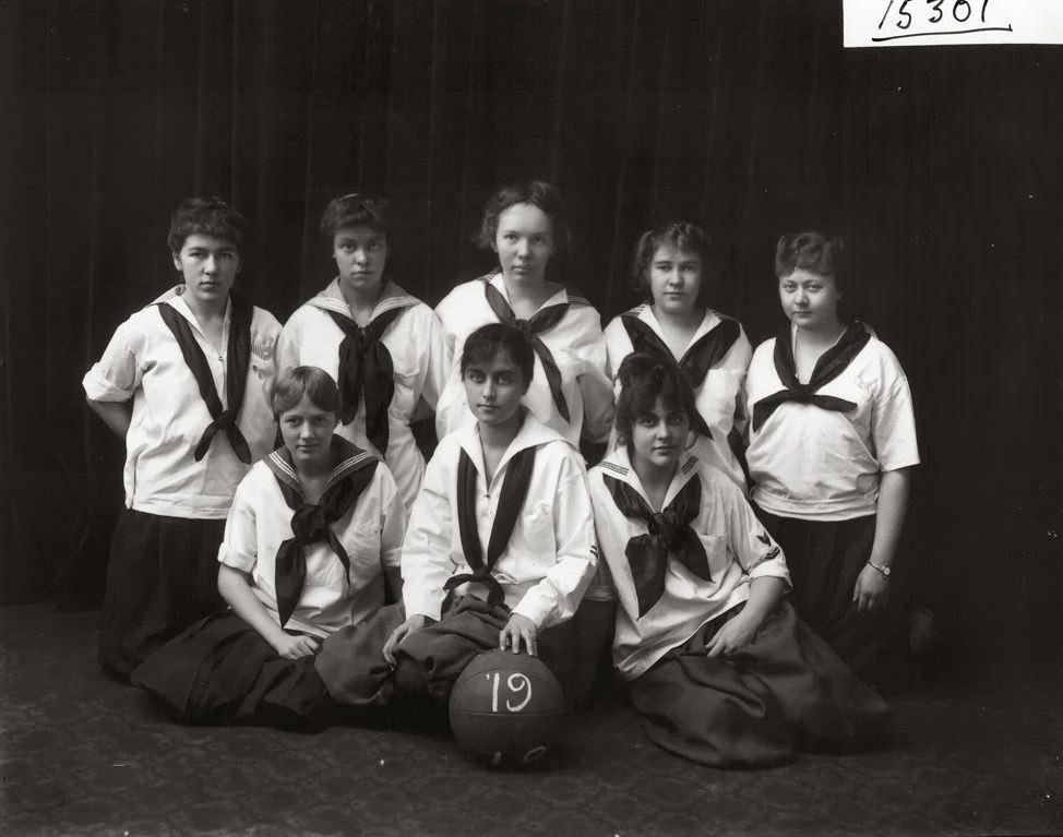 Western College freshman basketball team 1916