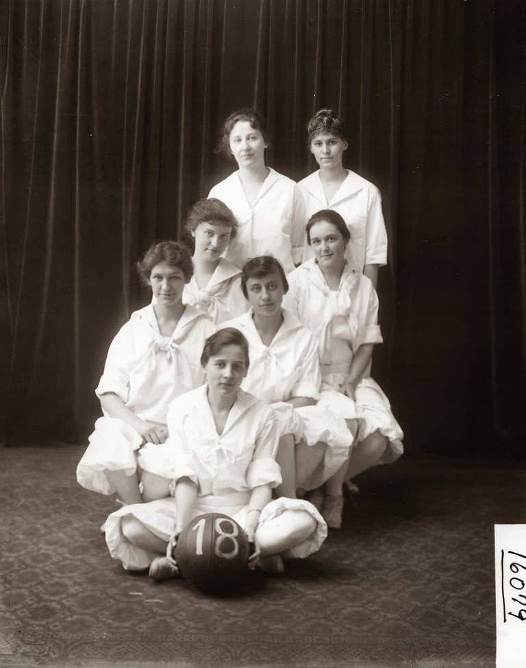 Western College basketball juniors 1917