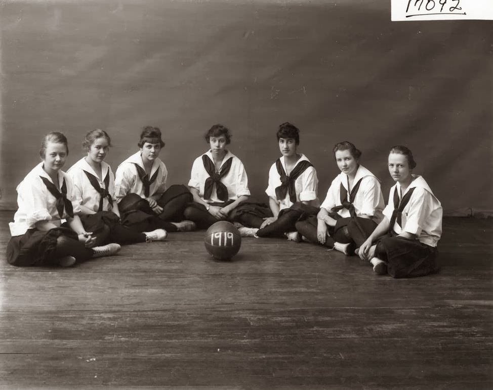Western College junior basketball team 1917