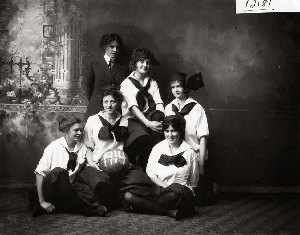 Western College basketball sophomores 1913
