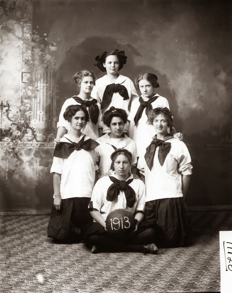 Western College basketball juniors 1912