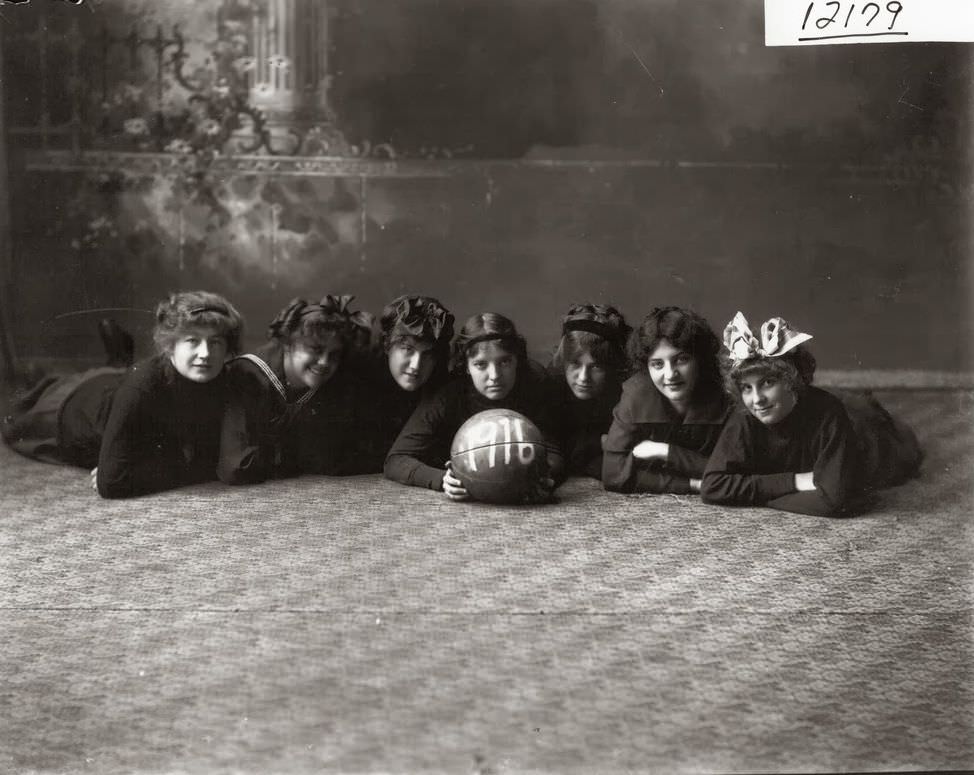 Western College basketball freshmen 1912