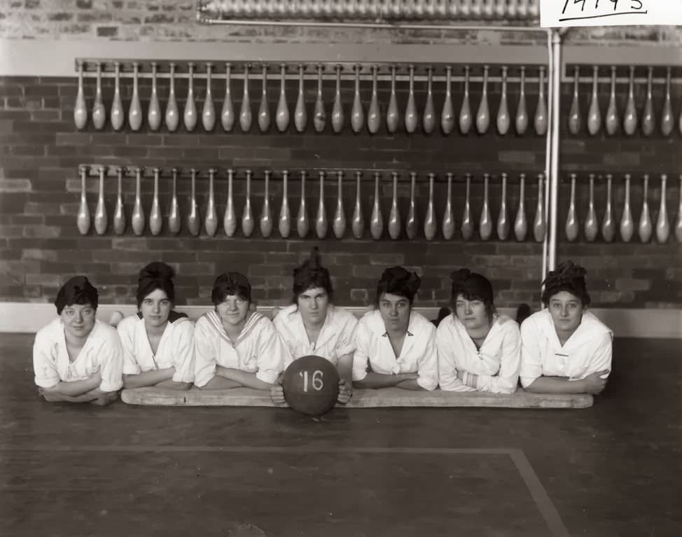 Western College basketball juniors 1914