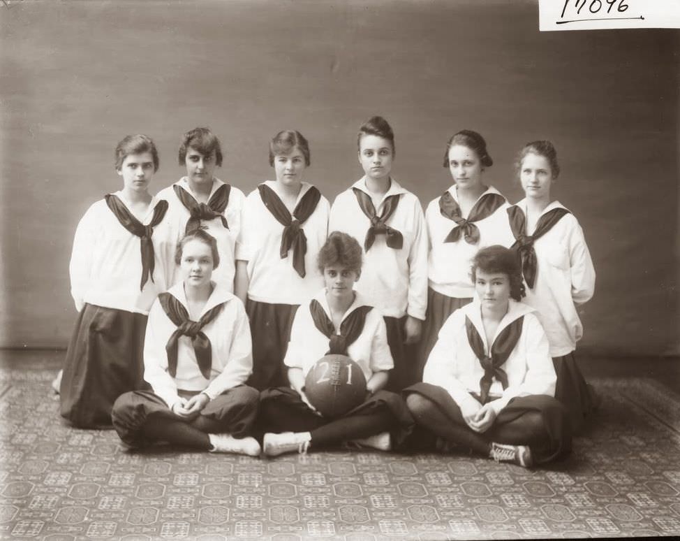 Western College basketball freshmen 1917