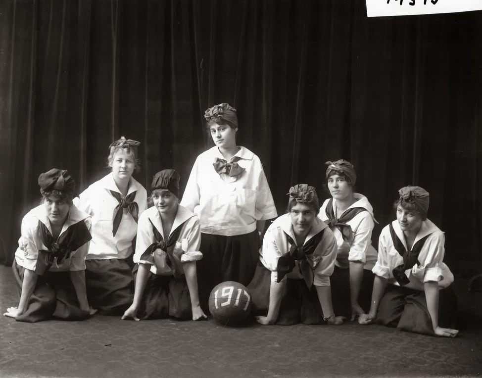 Western College sophomore basketball team 1915