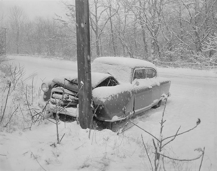 Driving Dangers: Vintage photos of Car Accidents in the 1940s