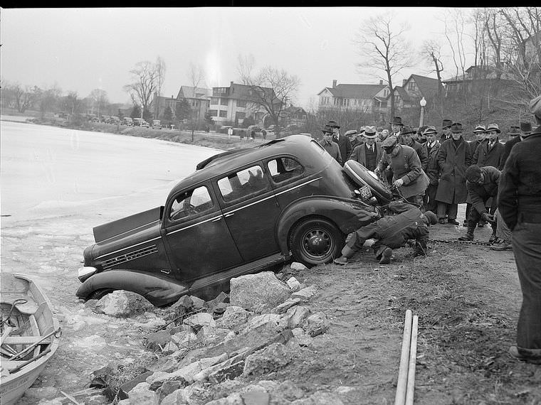 Driving Dangers: Vintage photos of Car Accidents in the 1940s
