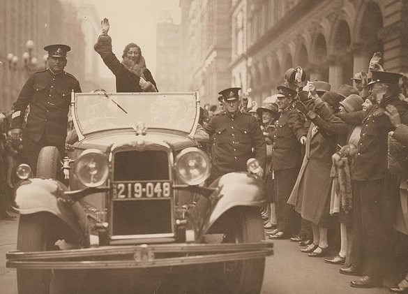Amy Johnson motorcade in Sydney, 1930.