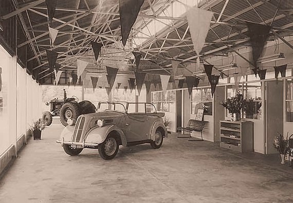 Ford car showroom, Sydney, c. 1950.