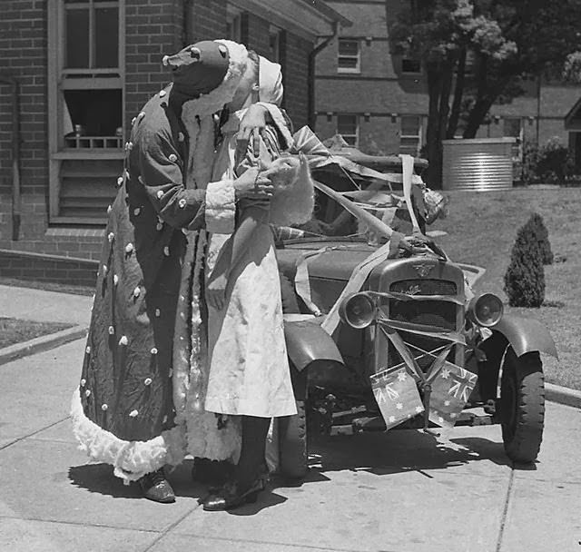 Royal Price Alfred Hospital Christmas kiss, Sydney, 1944.