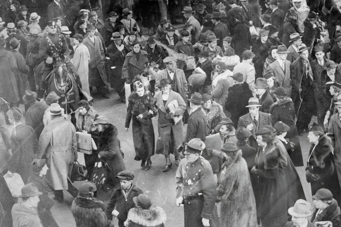 Christmas shoppers at Washington and Summer Streets in downtown Boston, 1936.