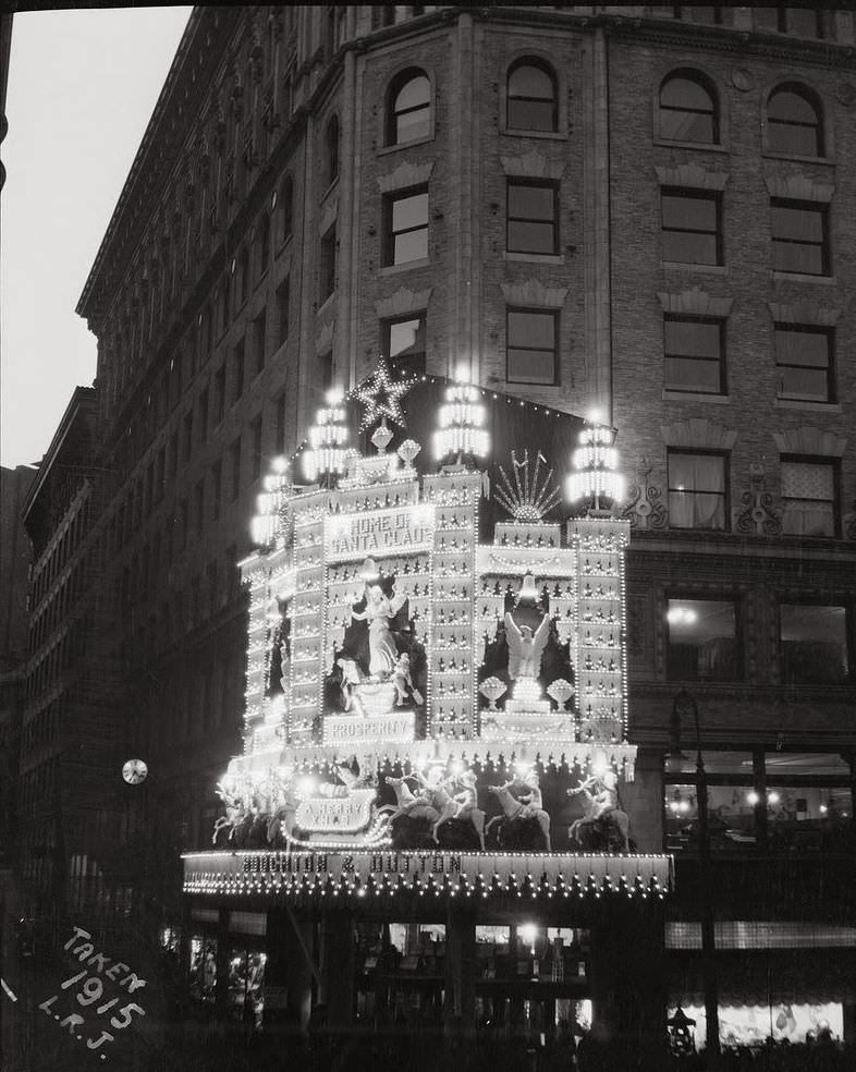 Houghton & Dutton department store on Washington Street in downtown Boston, 1915.