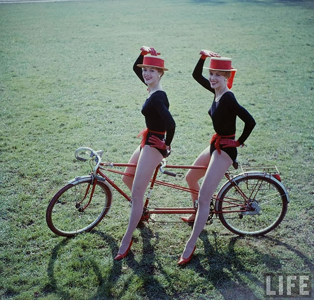 The Synchronized Dance of the Kessler Twins: The Unique Appeal of Alice and Ellen Kessler as Identical Performers