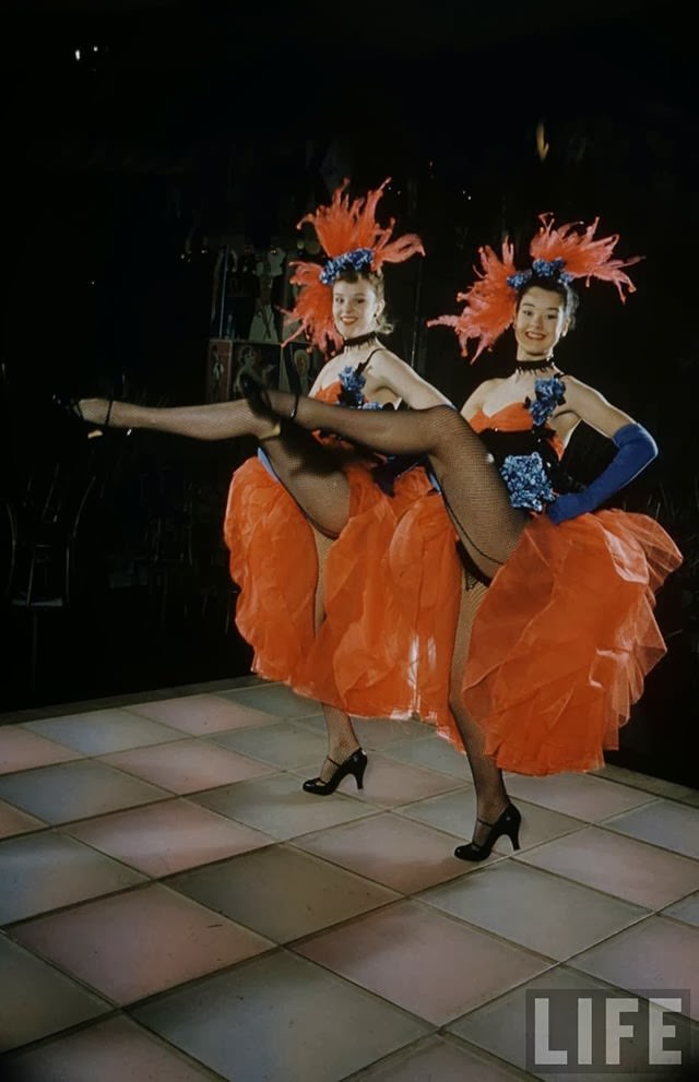 The Synchronized Dance of the Kessler Twins: The Unique Appeal of Alice and Ellen Kessler as Identical Performers