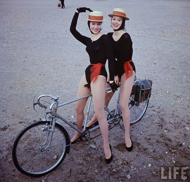 The Synchronized Dance of the Kessler Twins: The Unique Appeal of Alice and Ellen Kessler as Identical Performers
