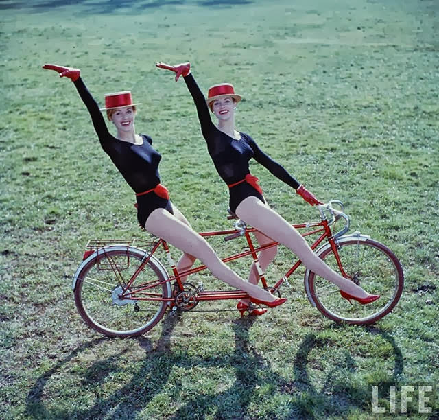 The Synchronized Dance of the Kessler Twins: The Unique Appeal of Alice and Ellen Kessler as Identical Performers