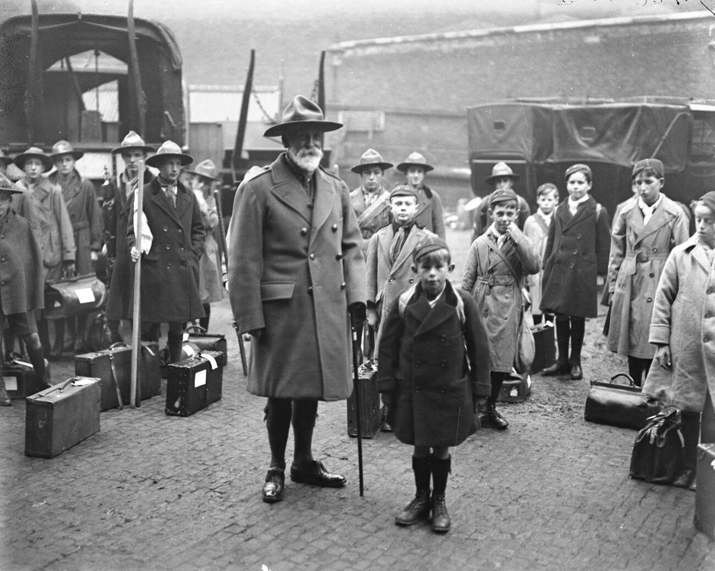 Irish scouts and cubs arrive in London for Saturday's great rally, 1922.