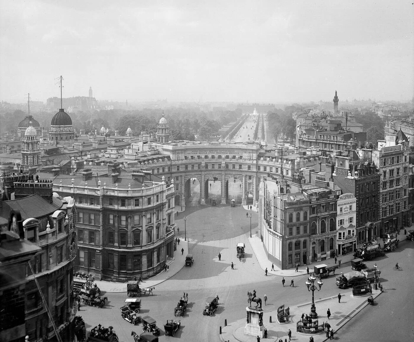Admiralty Arch, The Mall, Westminster, London, 1923.