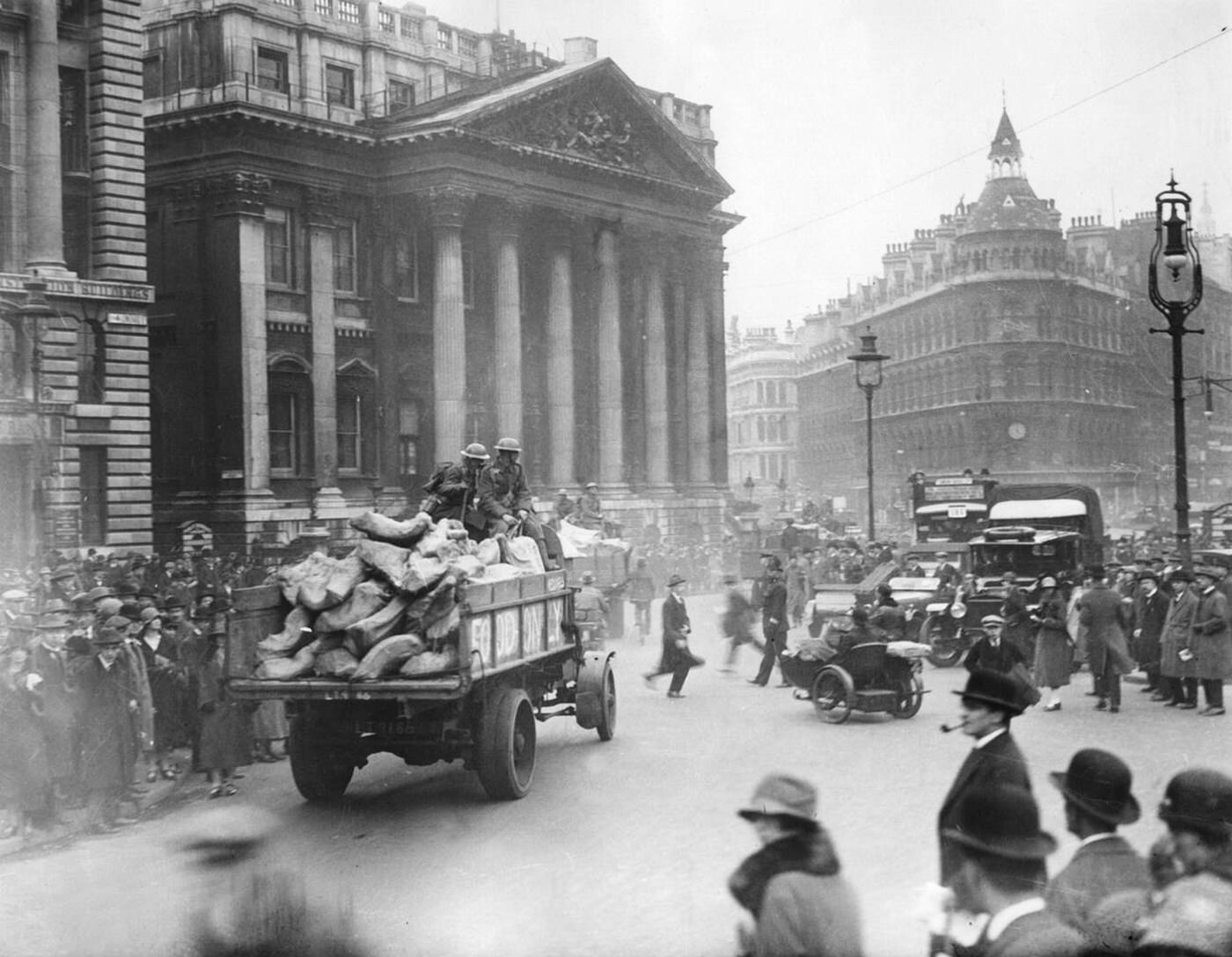 A guarded truck transports food in London at the height of the Mansion House.