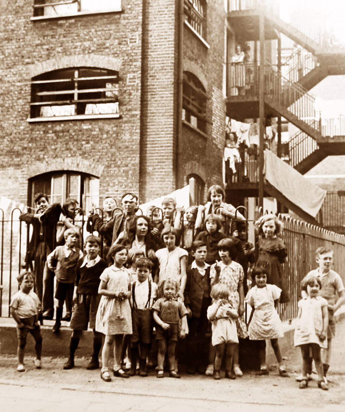 Children on a London housing scheme, 1920s.