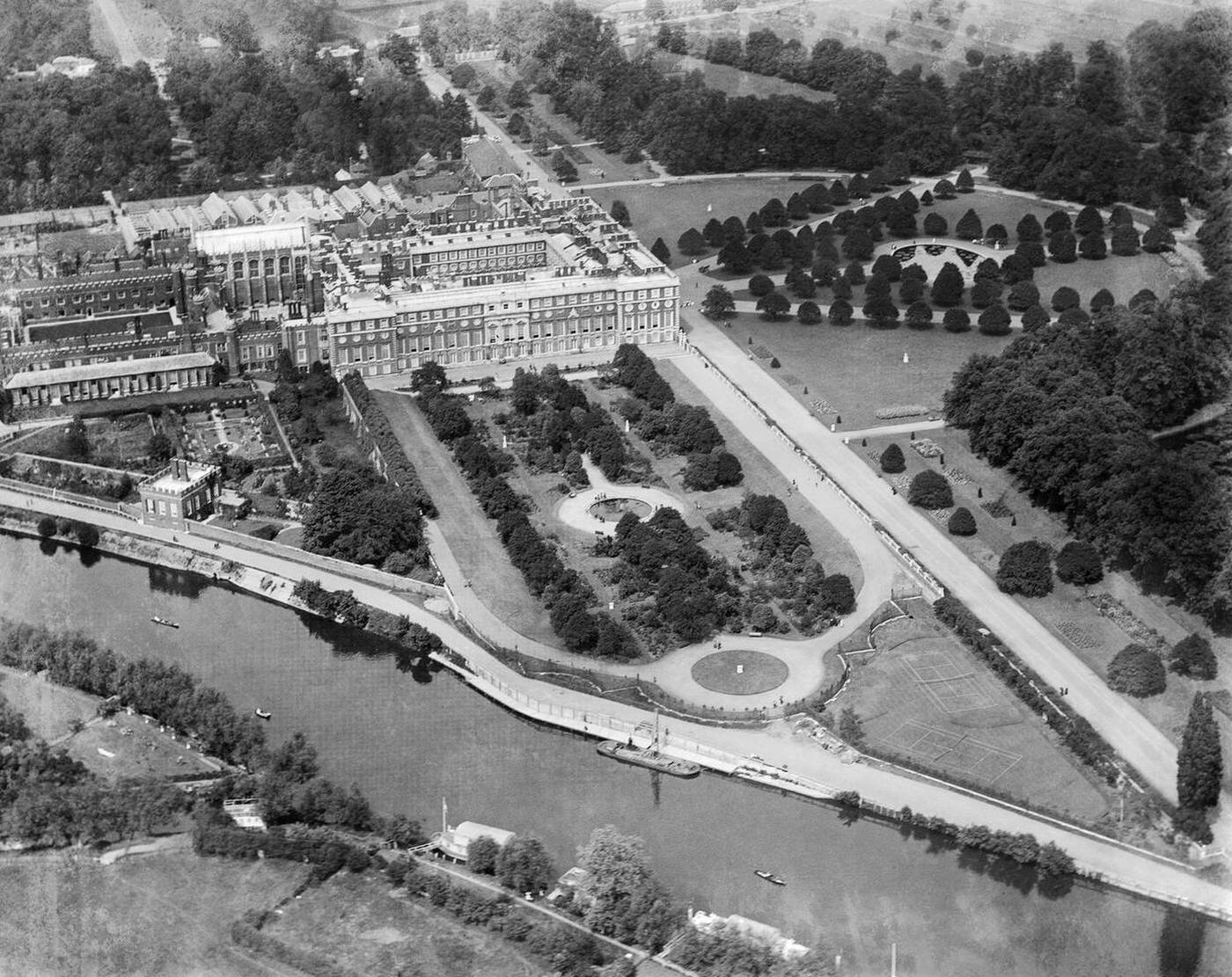 Hampton Court Palace, Richmond-upon-Thames, London, 1920.