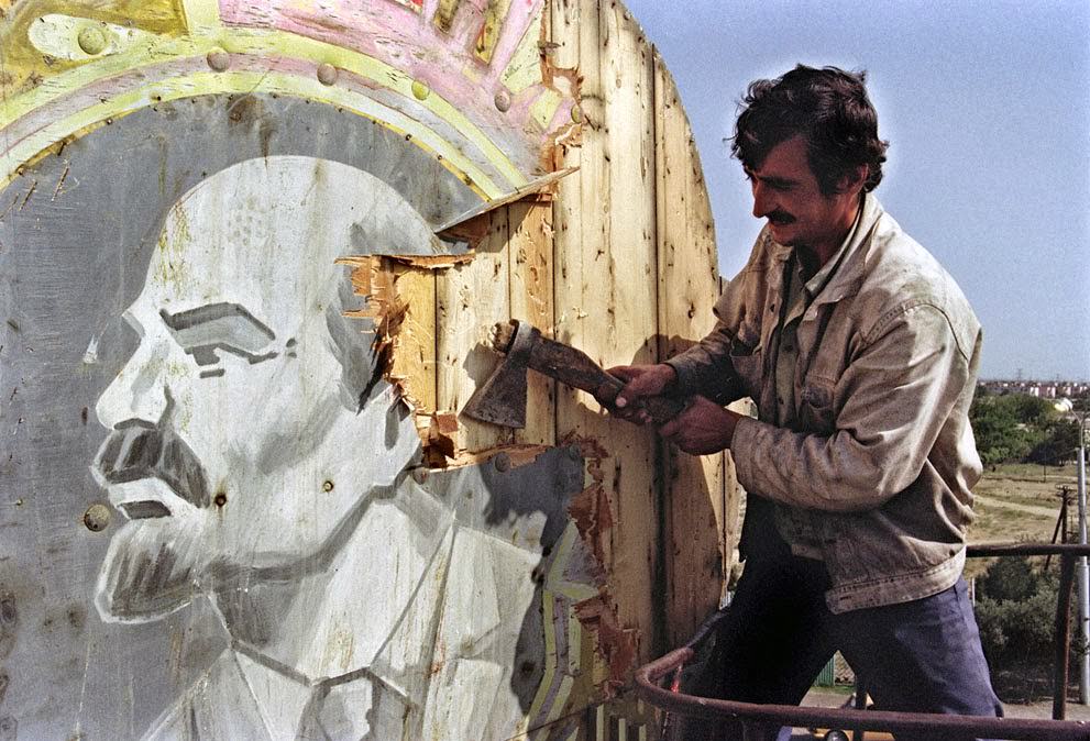 A Baku resident uses an axe to hack apart a portrait of Vladimir Lenin, 1991.