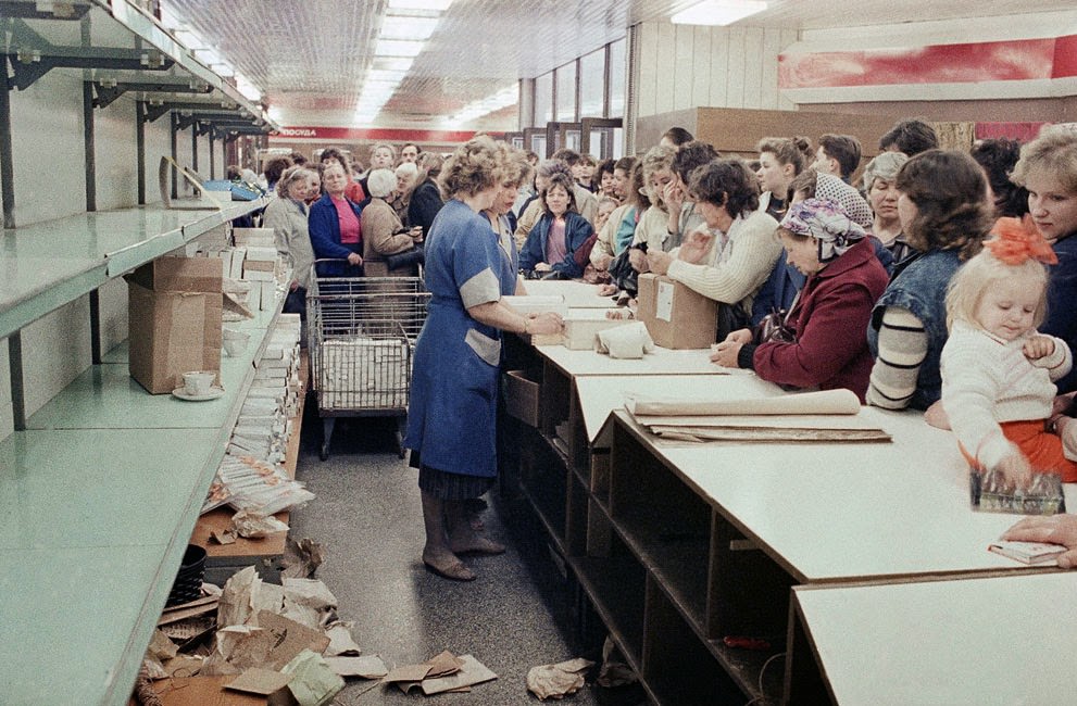 People buy teacups in Vilnius despite an economic blockade of Lithuania by Soviet forces, 1990.