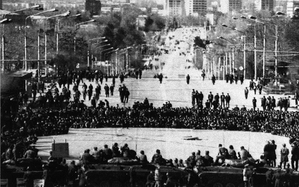 Residents face Soviet troops in front of the Communist Party Headquarters in Dushanbe, Tajikistan, 1990.