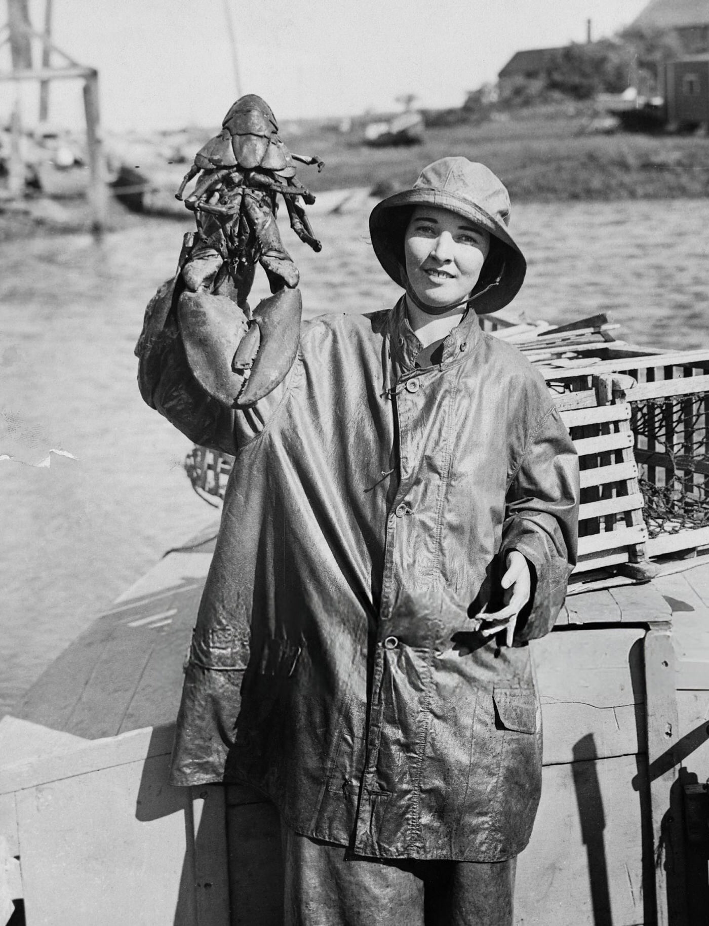 Only lobster fisherwomen on the job.