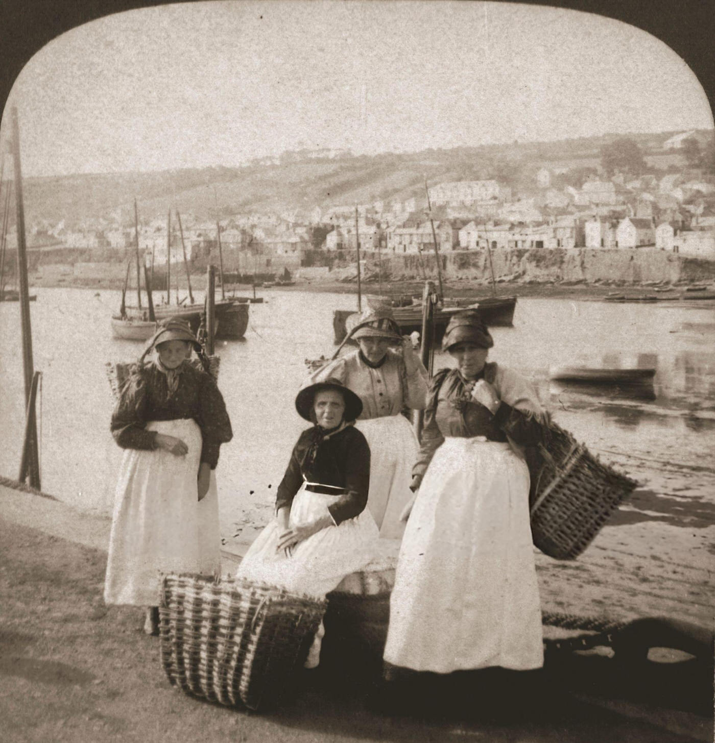 Fishwives at Newlyn, Cornwall, 1900.