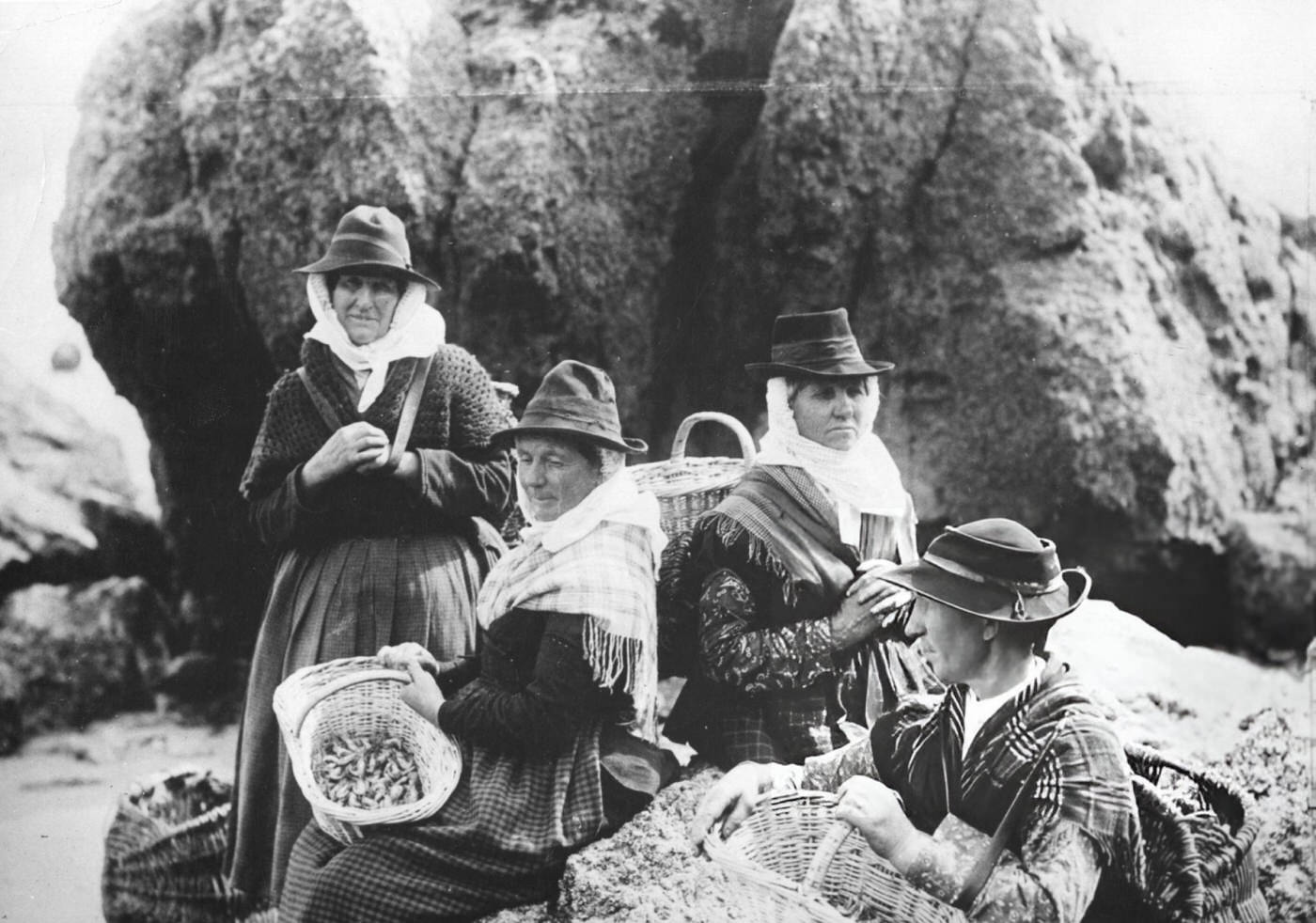 Fisherwomen at Tenby in Wales, 1910.