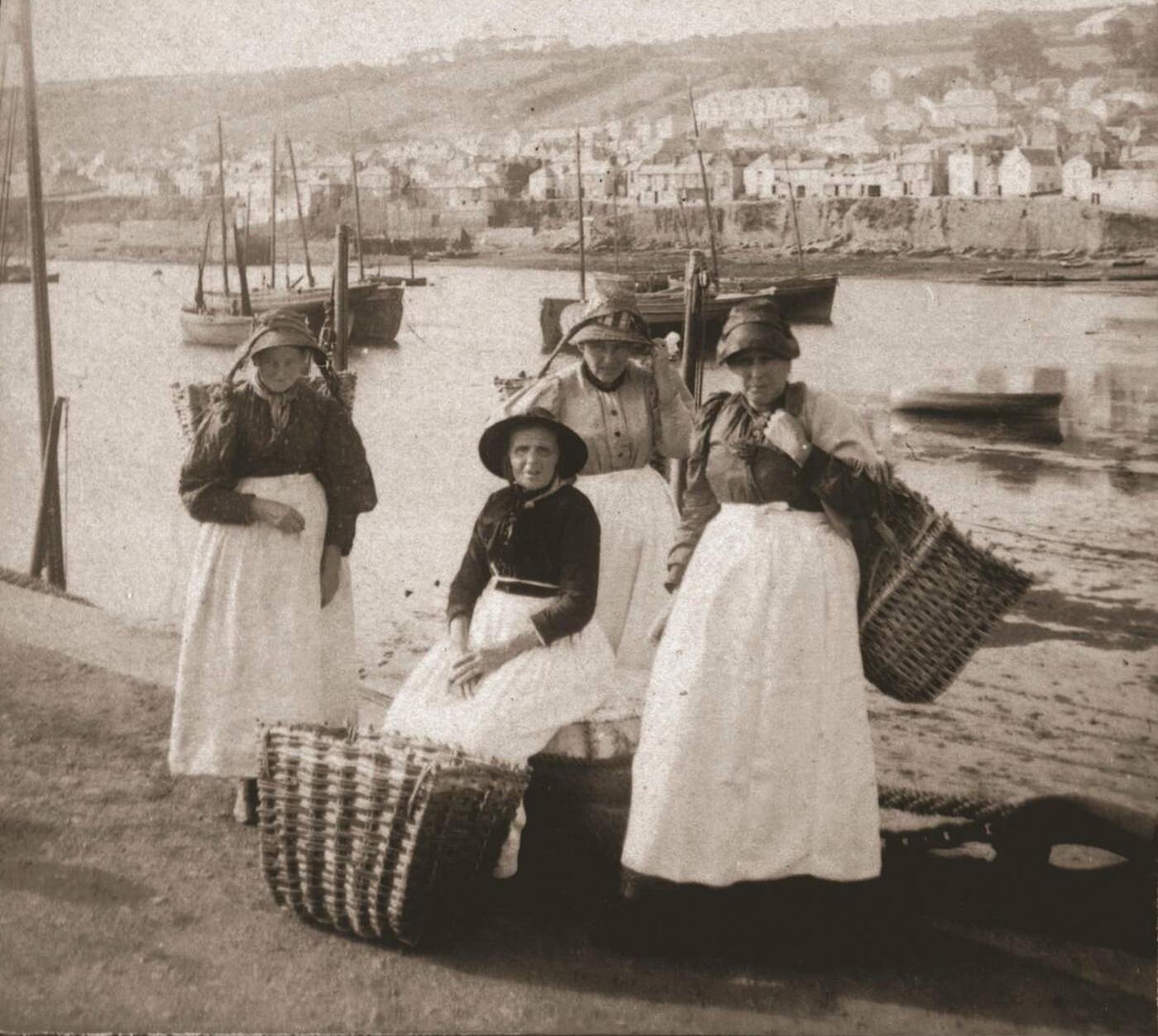 Fishwives at Newlyn, Cornwall, 1900.
