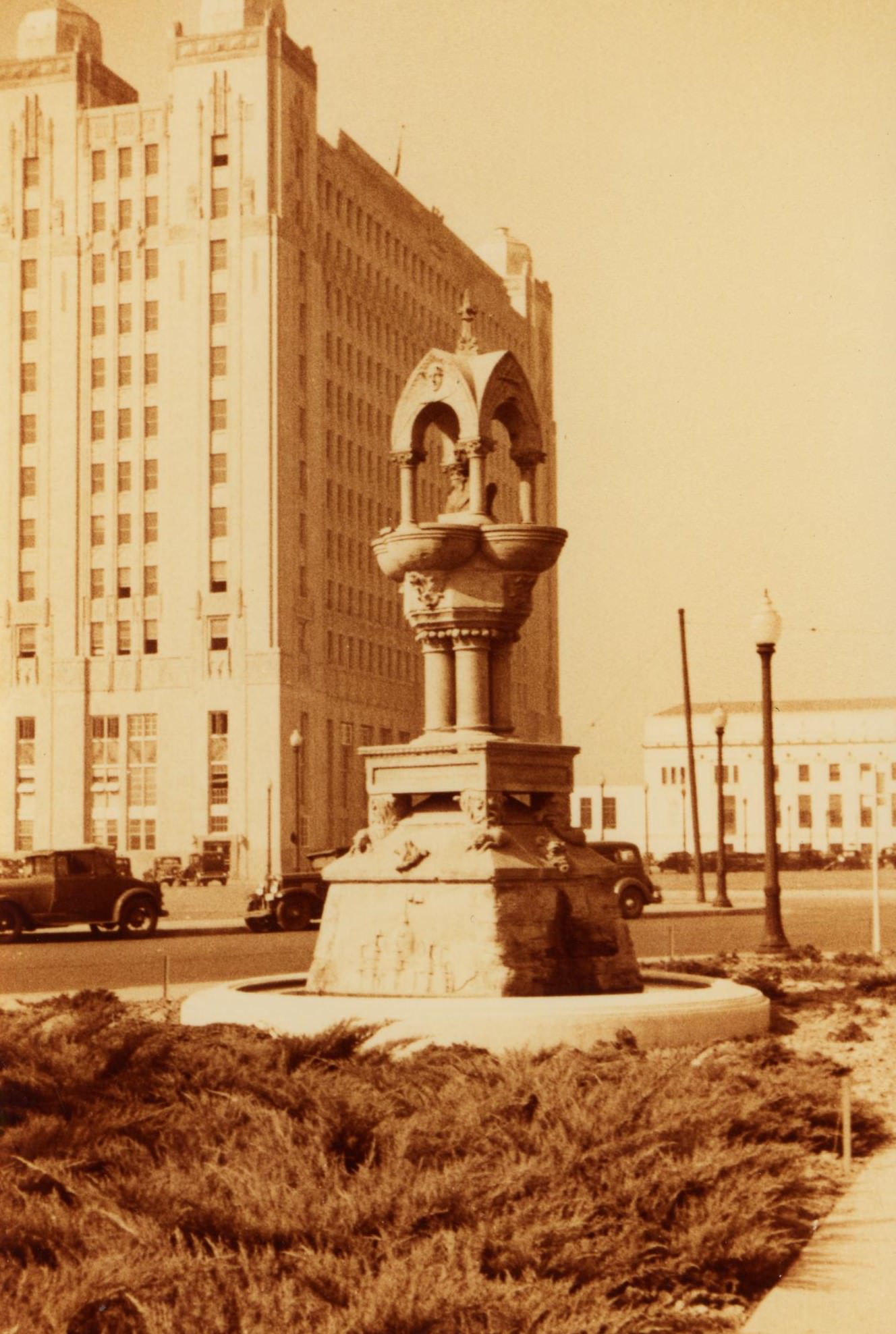 The Al Hayne monument and the T&P Station in Fort Worth, Texas, 1930s.