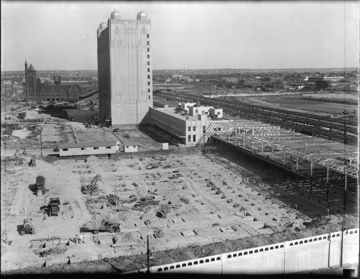 Construction of U.S. Post Office and Texas & Pacific Railway station, Fort Worth, 1931