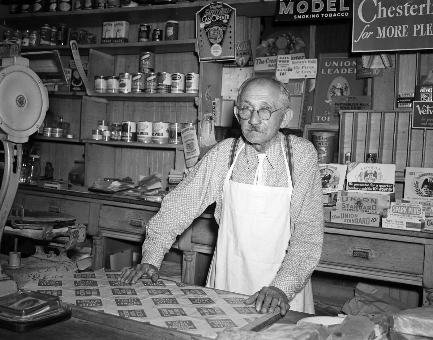 Louis Haberzettle's grocery store, Fort Worth, 1939