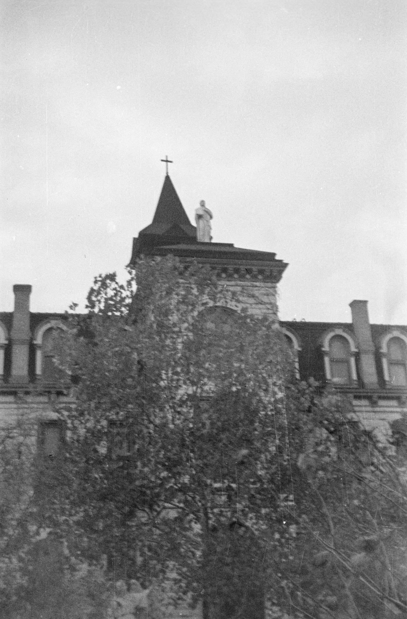 A church in downtown Fort Worth, Texas, 1930s
