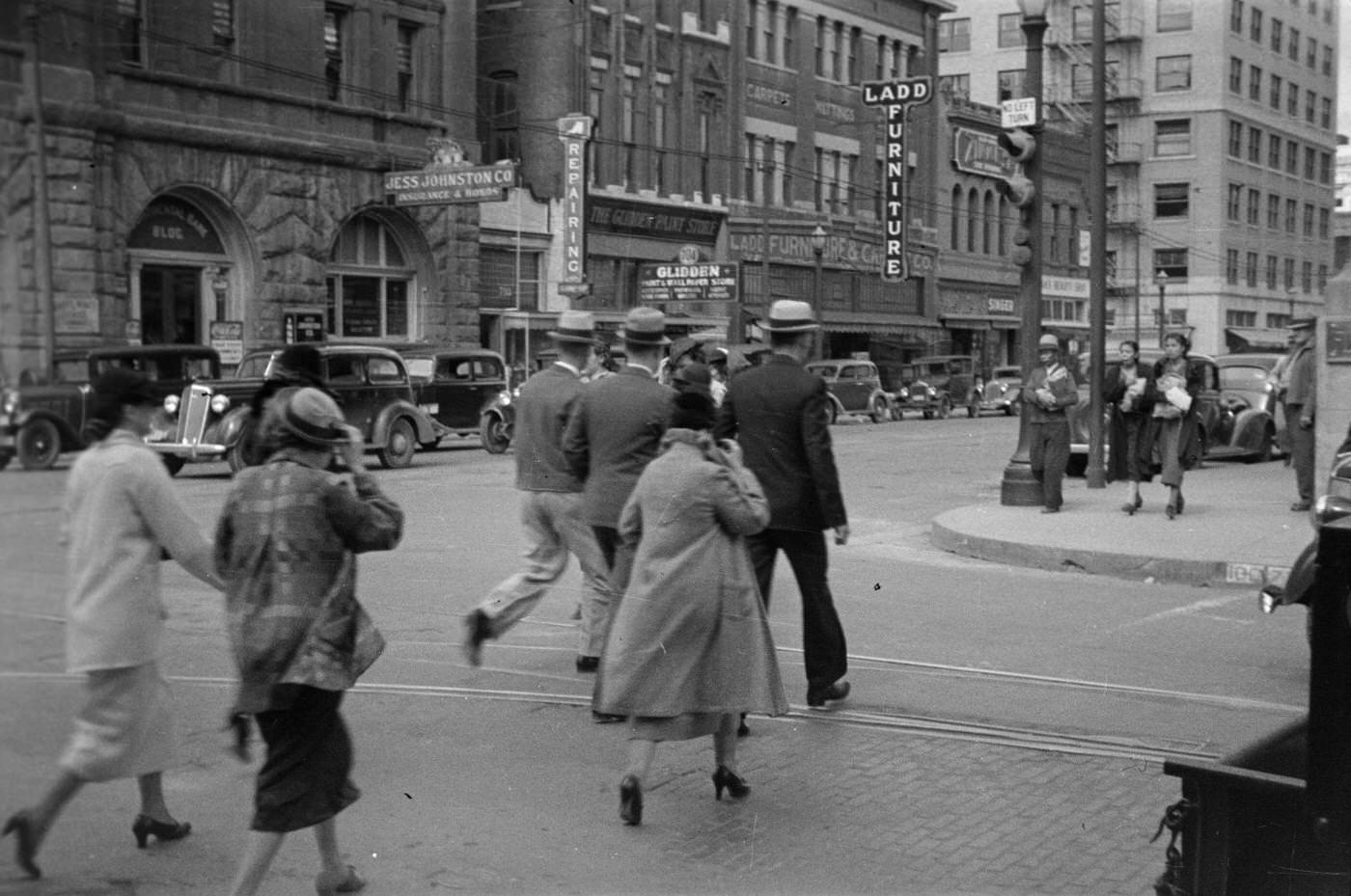 Individuals crossing a busy street in downtown Fort Worth, Texas, 1937.
