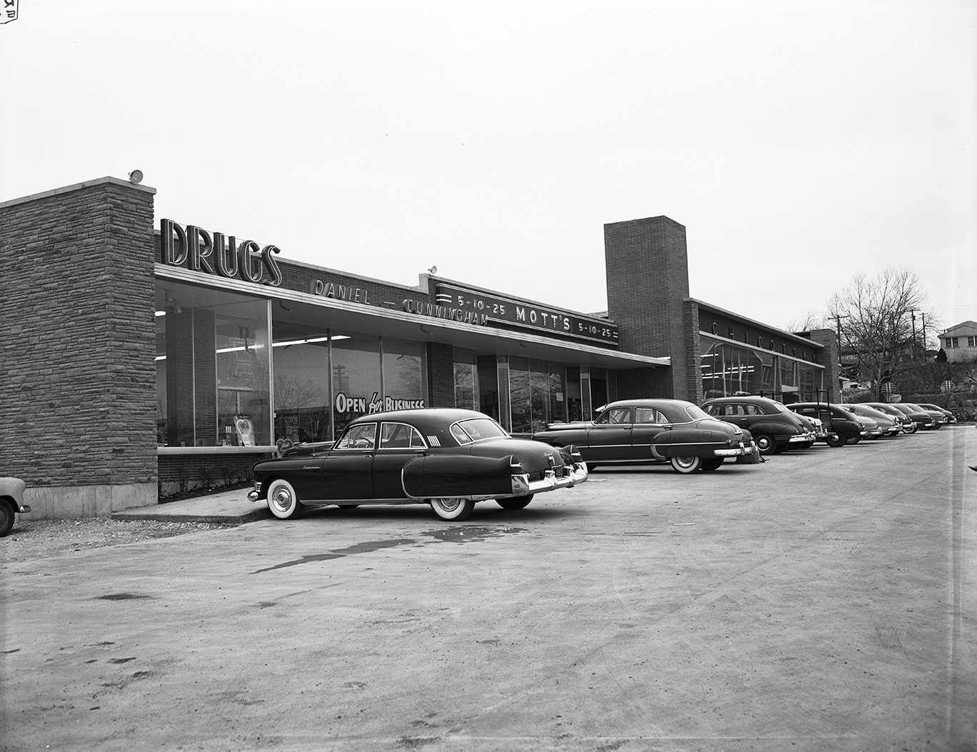 Chicotsky Shopping Center in the 3400 block of W. 7th Street, 1951.