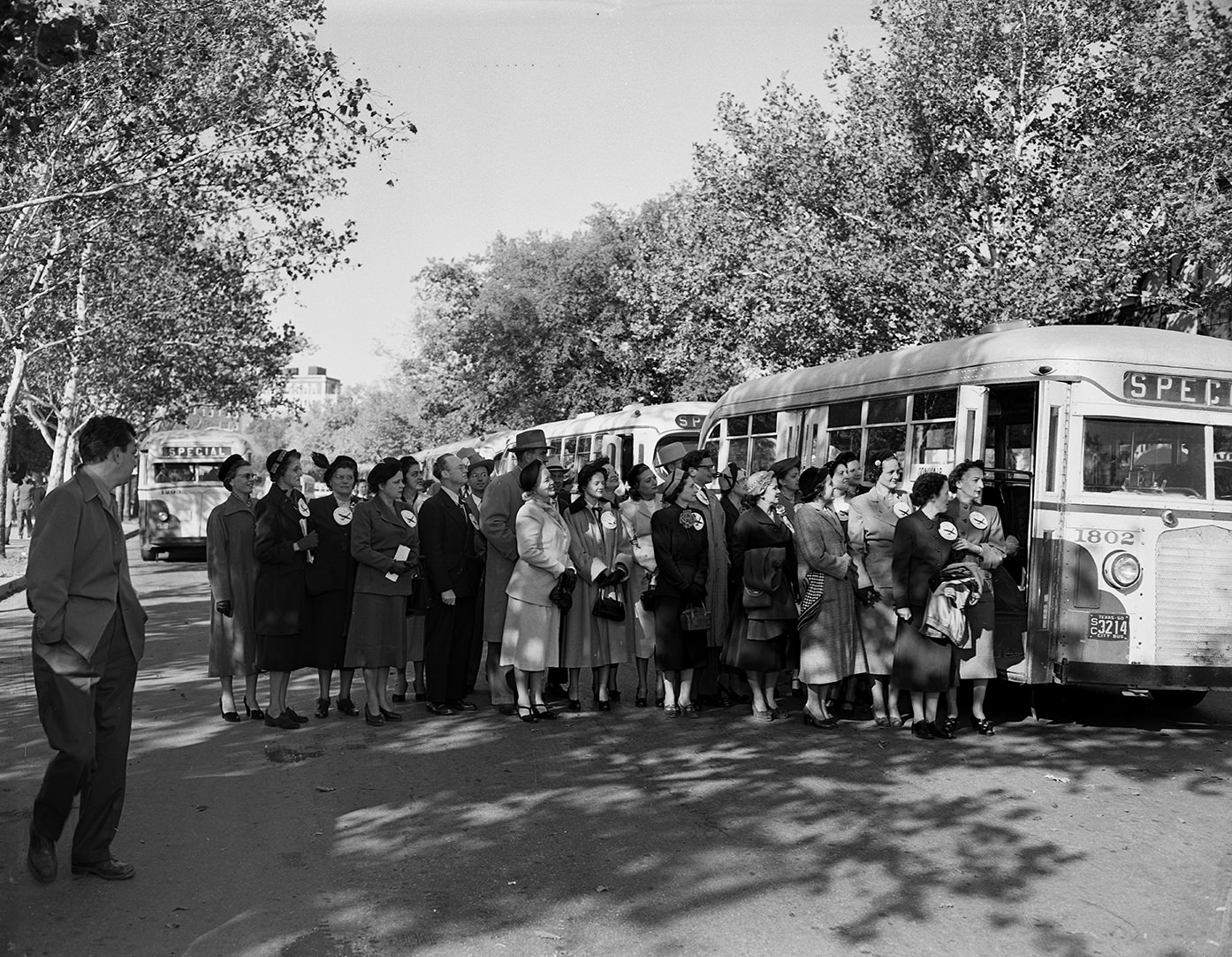 Fort Worth public school teachers boarding a bus for a visit with local industries, 1950.