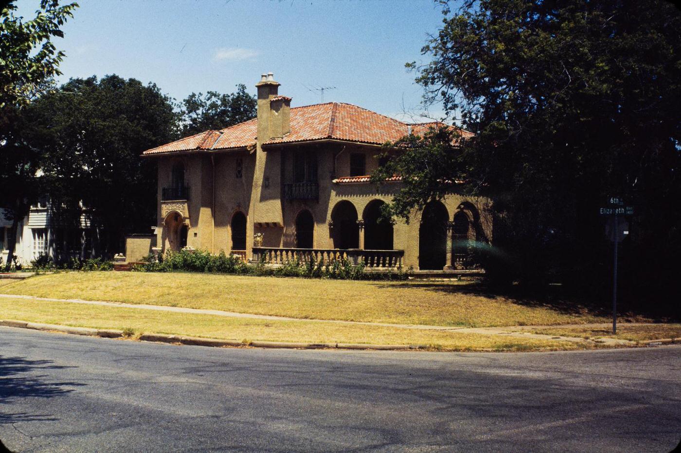 A stucco house on Elizabeth Boulevard and 6th Street, Fort Worth, 1950s-1965.