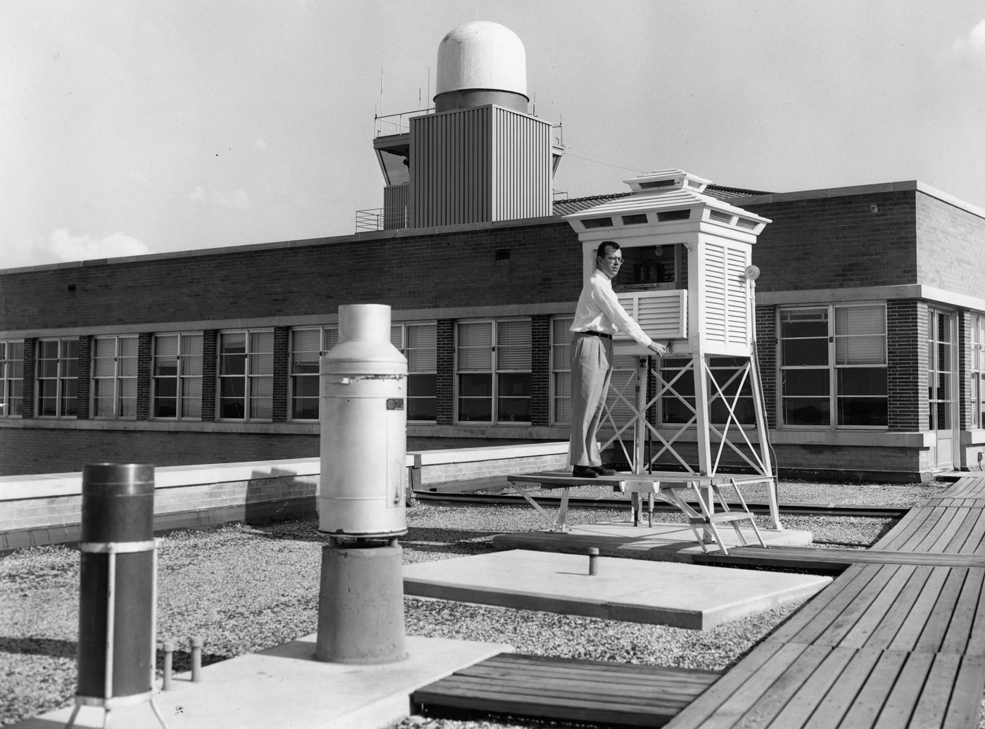 Radar station at Greater Fort Worth International Airport (Carter Field), 1954.