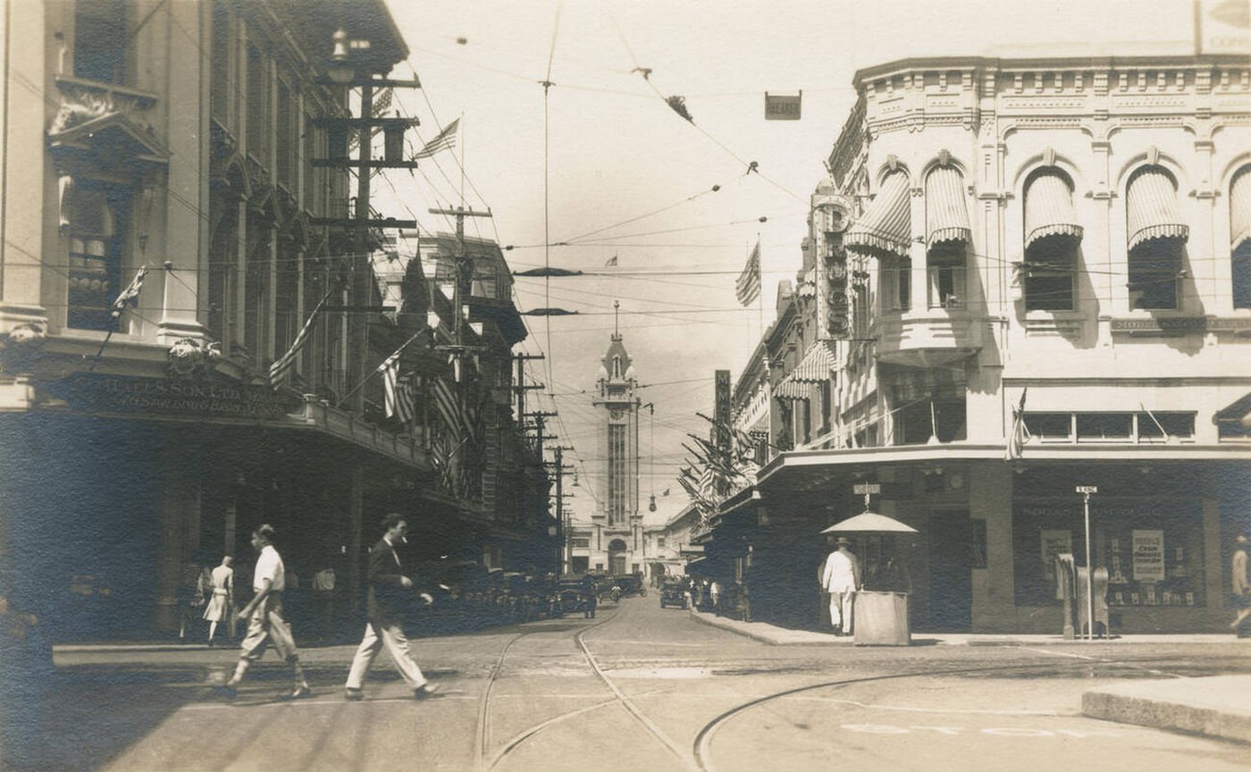 Fort Street (at S. King St.) looking toward Aloha Tower in Honolulu, Hawaii, 1930.