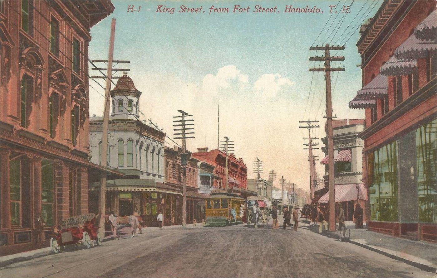 King Street in Honolulu, 1900s.