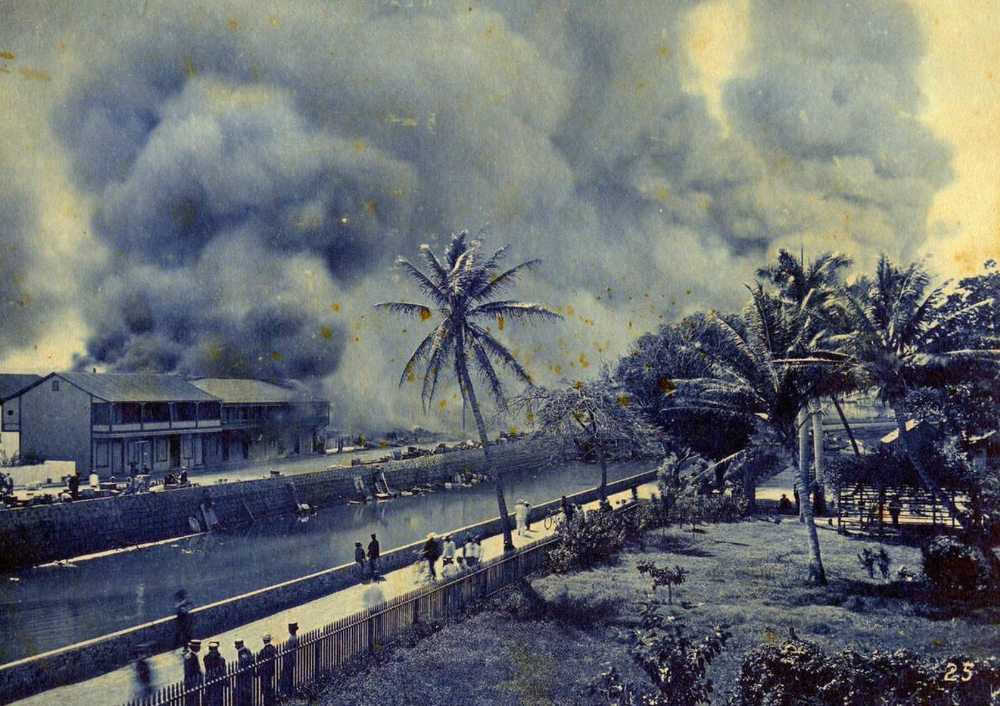 The Honolulu Chinatown Fire, 1900.