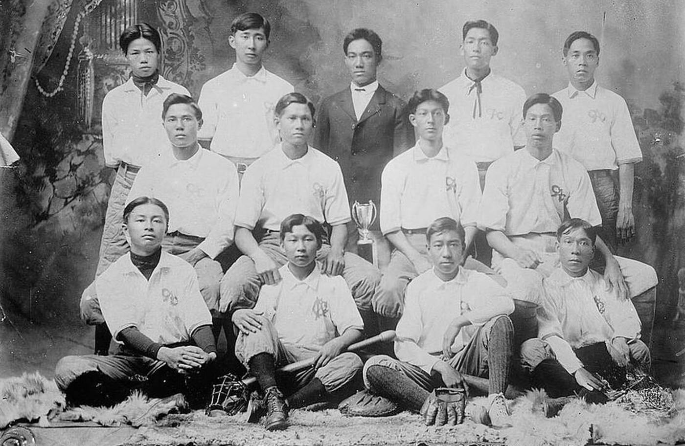 A Chinese baseball team in Honolulu, 1900s.