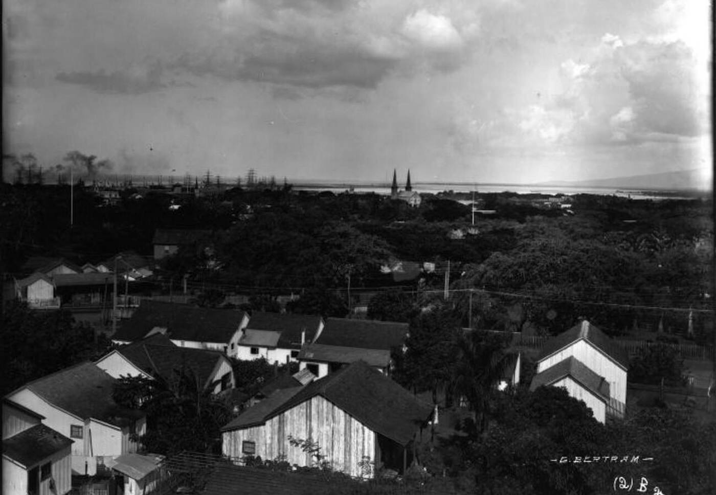 The city of Honolulu, 1900s.