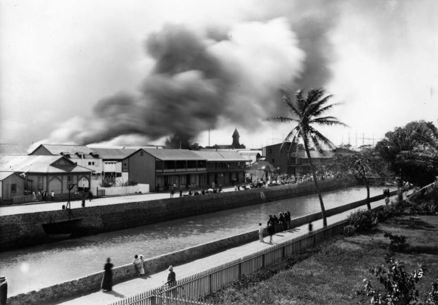 The aftermath of the 1900 fire in Honolulu's Chinatown.