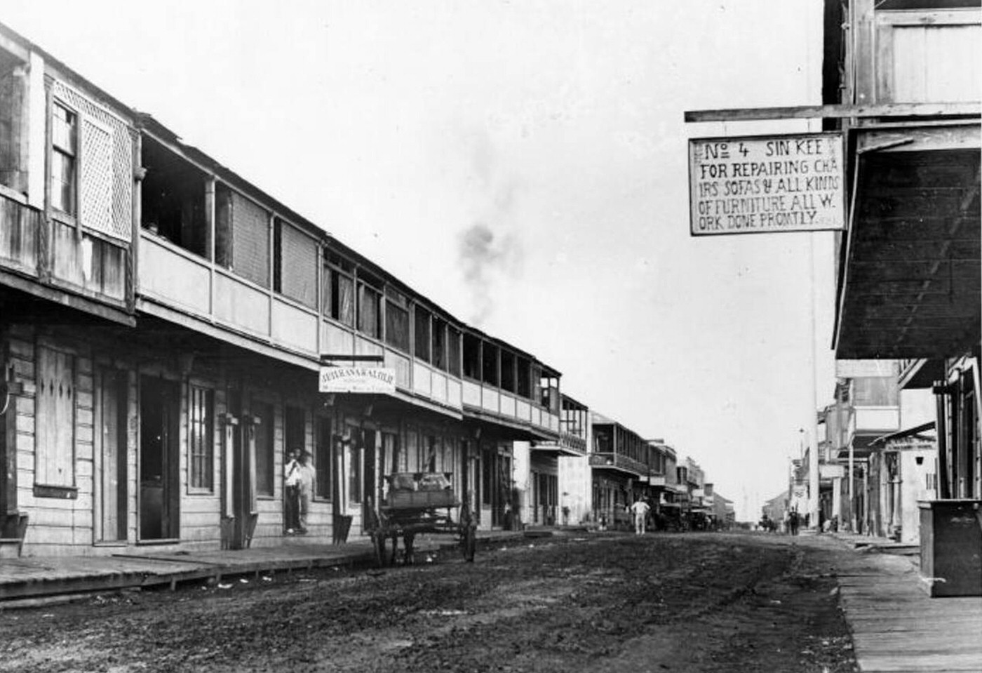 Honolulu's scenic beauty and cultural landmarks, 1900s.