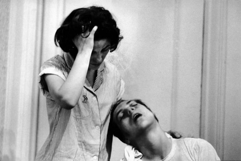 Karen trying to save the life of a fellow addict who has overdosed.