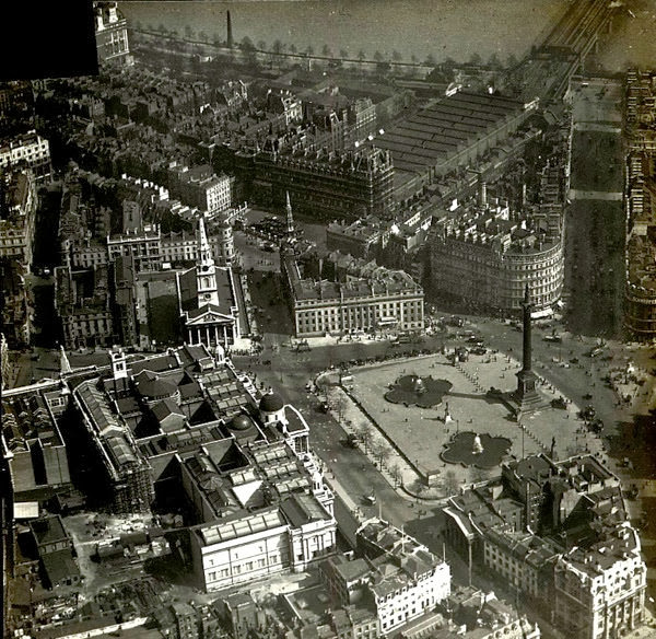 Trafalgar Sq, St Martin-in-the-Fields and Charing Cross Station